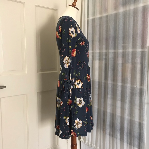 Gilli Floral Tie Sleeve Dress - Picture 5 of 8